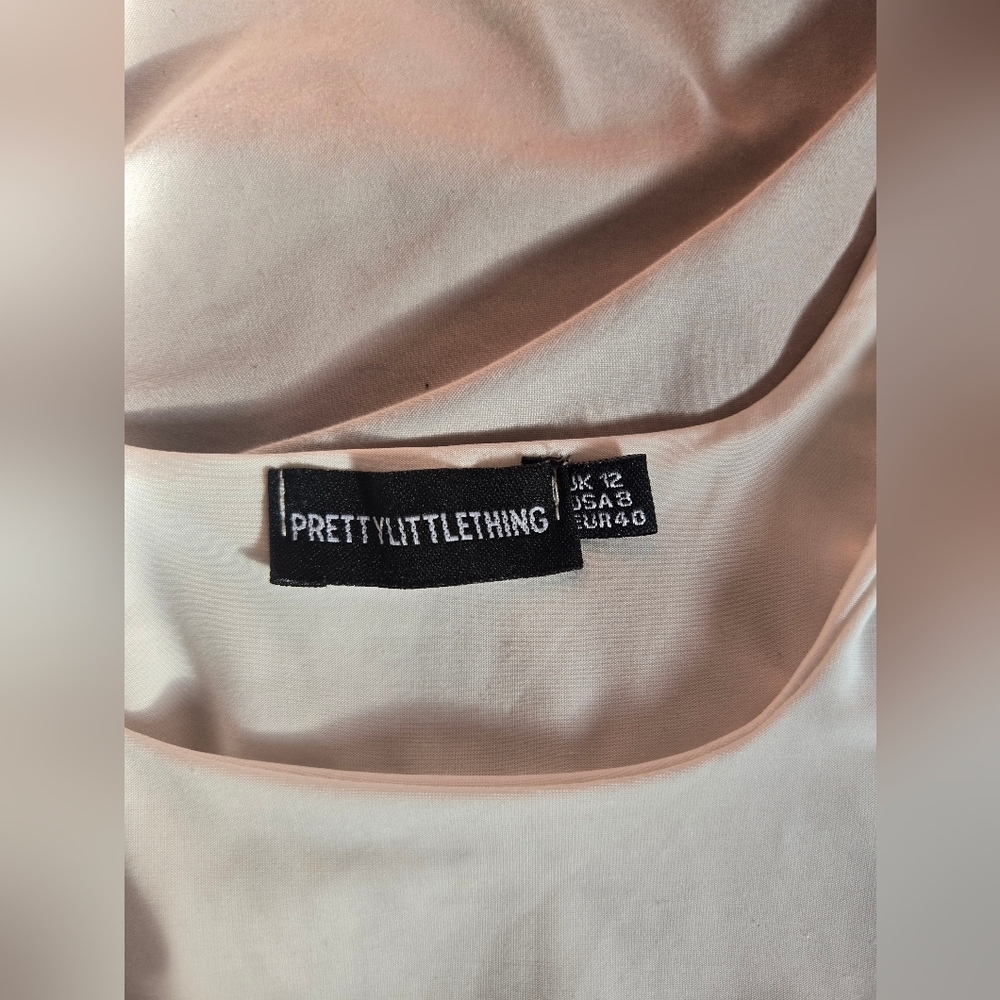 PrettyLittleThing | Classic White Crop Top, Size 8 - Picture 4 of 7